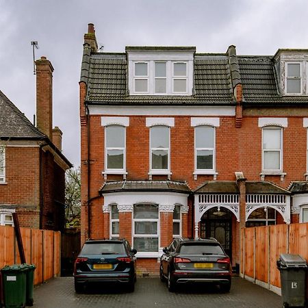 Fantastic New, London Apartment 3 Bed 1 Bath & Parking Whetstone Dış mekan fotoğraf