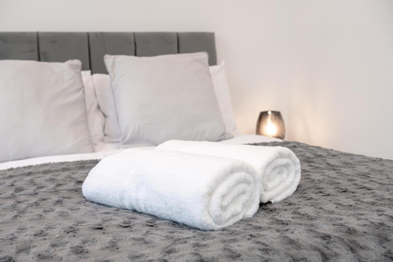 Fantastic New, London Apartment 3 Bed 1 Bath & Parking Whetstone Dış mekan fotoğraf