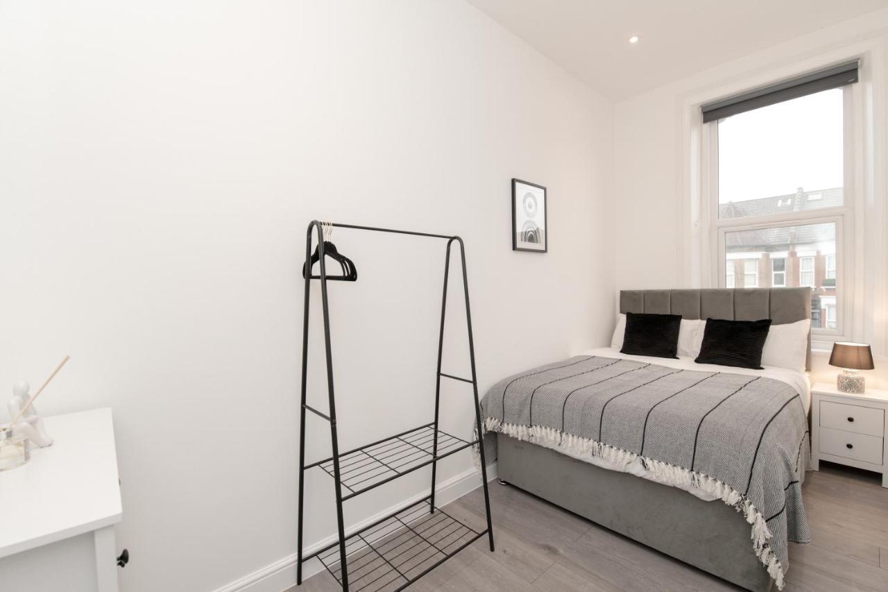 Fantastic New, London Apartment 3 Bed 1 Bath & Parking Whetstone Dış mekan fotoğraf