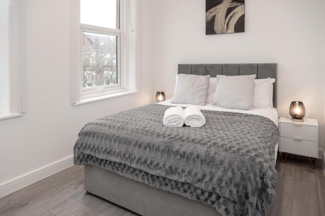 Fantastic New, London Apartment 3 Bed 1 Bath & Parking Whetstone Dış mekan fotoğraf