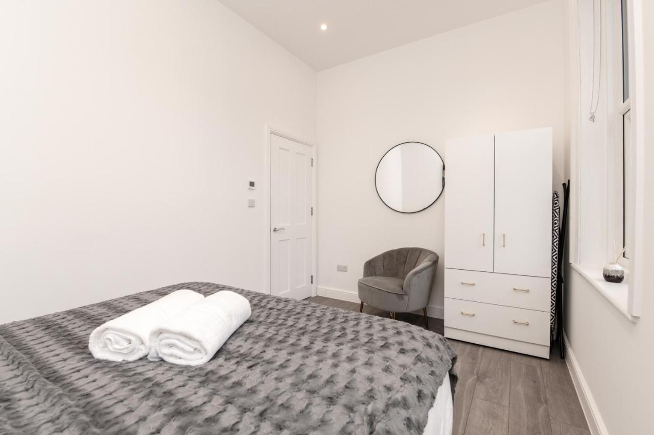 Fantastic New, London Apartment 3 Bed 1 Bath & Parking Whetstone Dış mekan fotoğraf