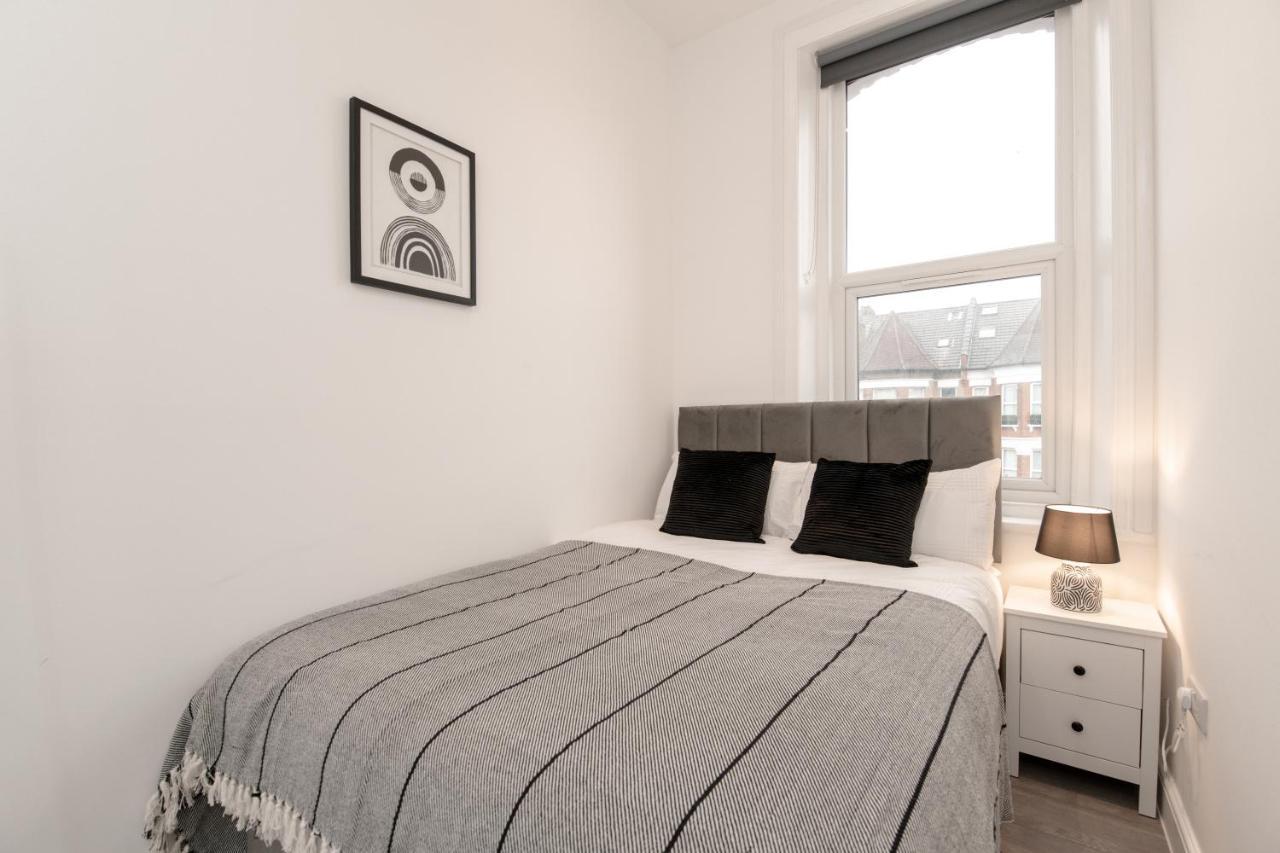 Fantastic New, London Apartment 3 Bed 1 Bath & Parking Whetstone Dış mekan fotoğraf
